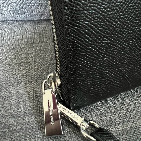 NWT MICHAEL KORS LARGE ZIP AROUND TRAVEL CONTINENTAL WRISTLET WALLET - Picture 6 of 13